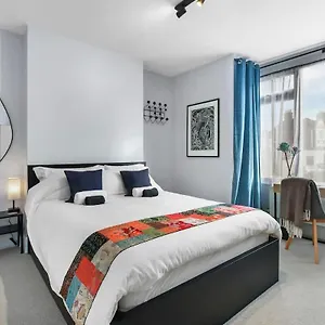 Holiday home Modern Double Bedroom In 1, London